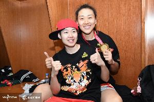 973608